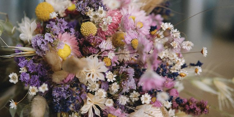 How to Preserve Flowers and Store Them to Last