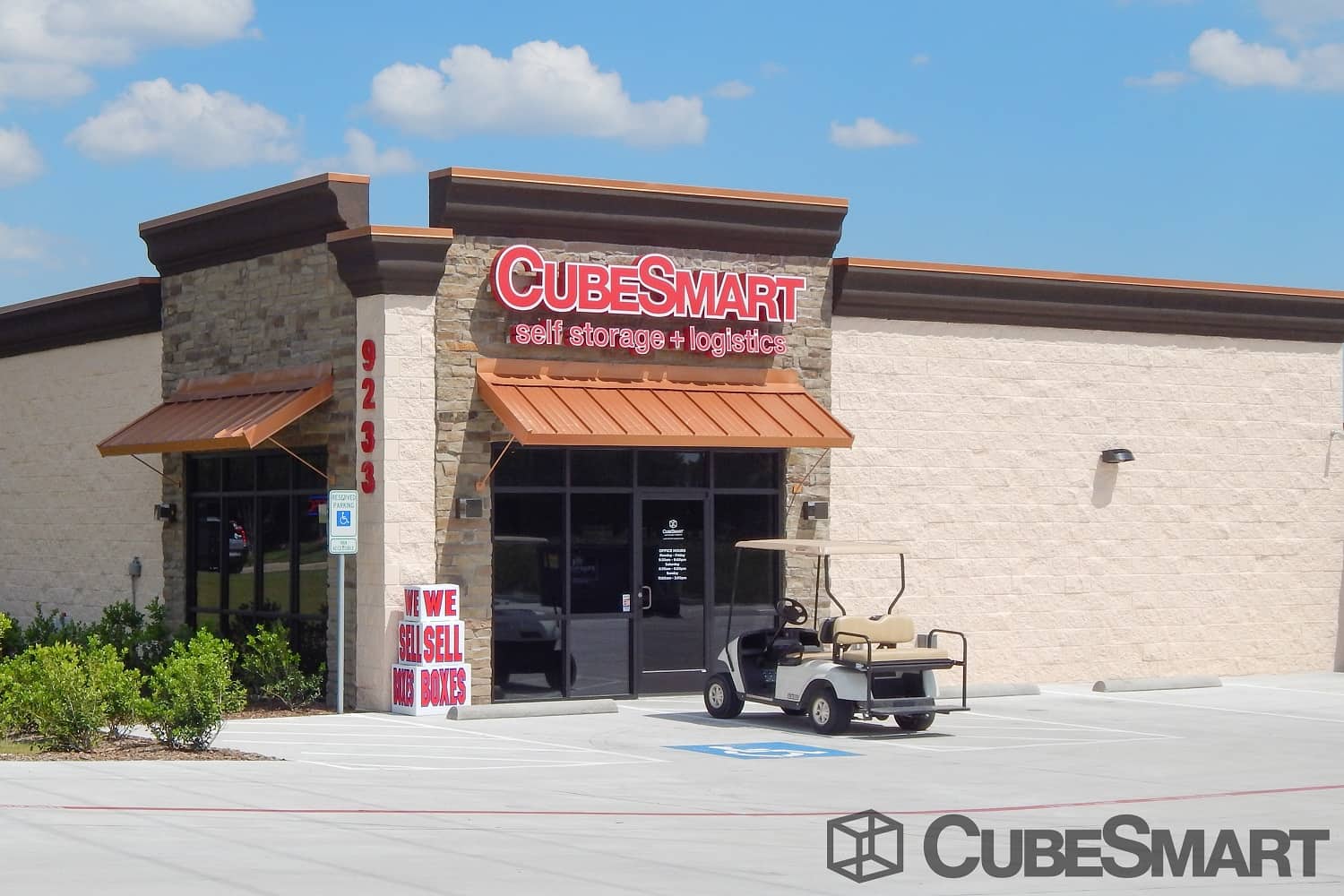 CubeSmart-Self-Storage-Westrigde-McKinney-Texas-exterior-entrance