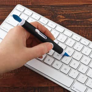 Cleaning a keyboard