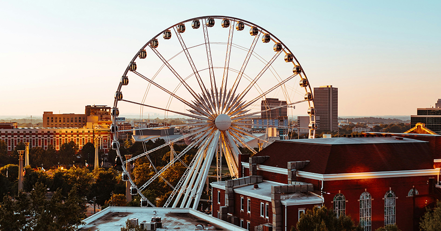 Ferris wheel near buildings