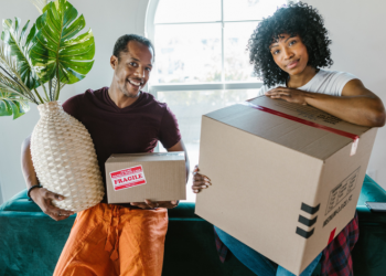 friends moving boxes