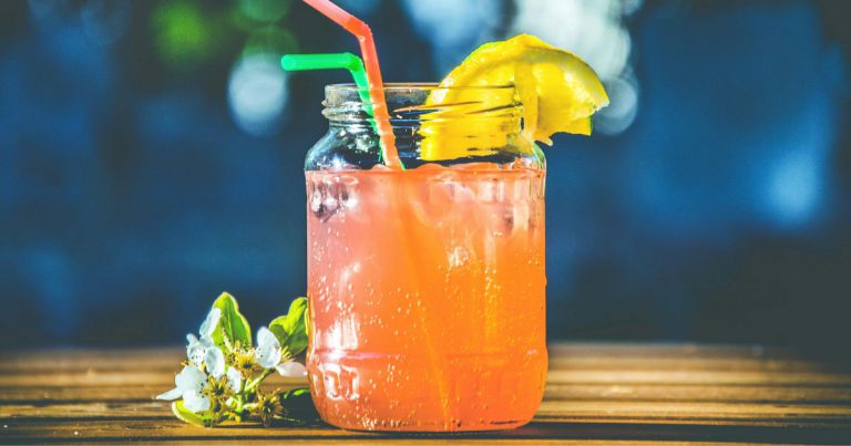Summer Sippin’: How to Set Up the Ultimate Spritz Bar