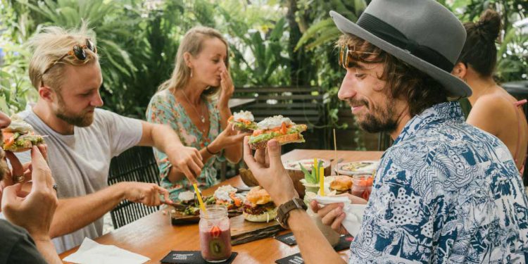 A group of friends enjoys a delicious al fresco brunch on a sunny day at one of the best restaurants in Fort Lauderdale.