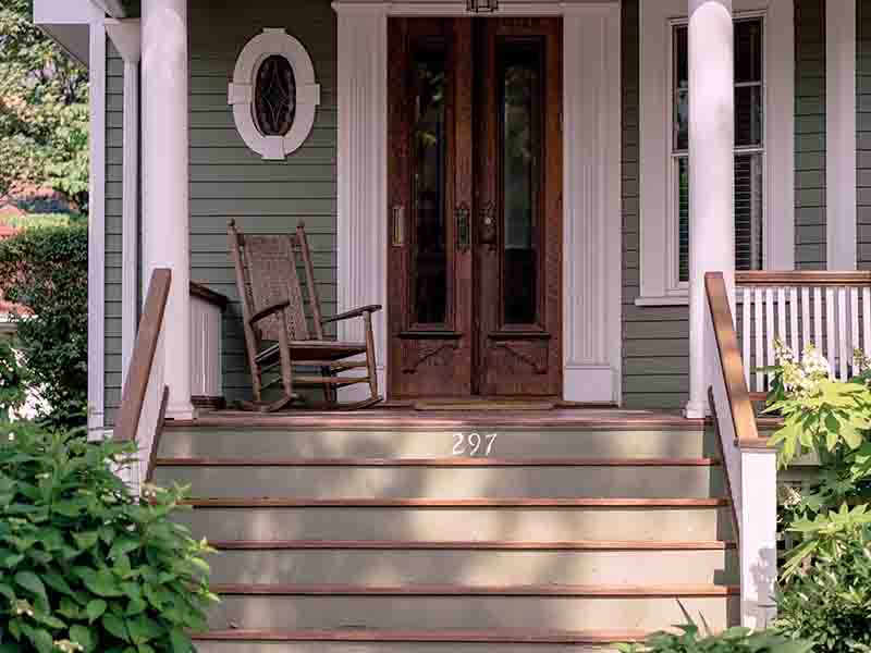 Porch Décor and Foyer Ideas to Kickstart Your Curb Appeal | The Storage ...