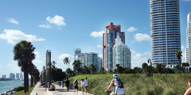 9 Most Walkable Neighborhoods in the Miami Metro Area