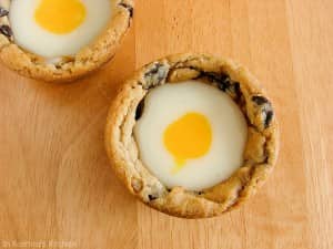 Cookie cups with frosting that looks like fried eggs