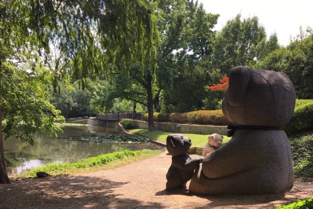 Teddy Bear sculpture in Highland Park, Dallas