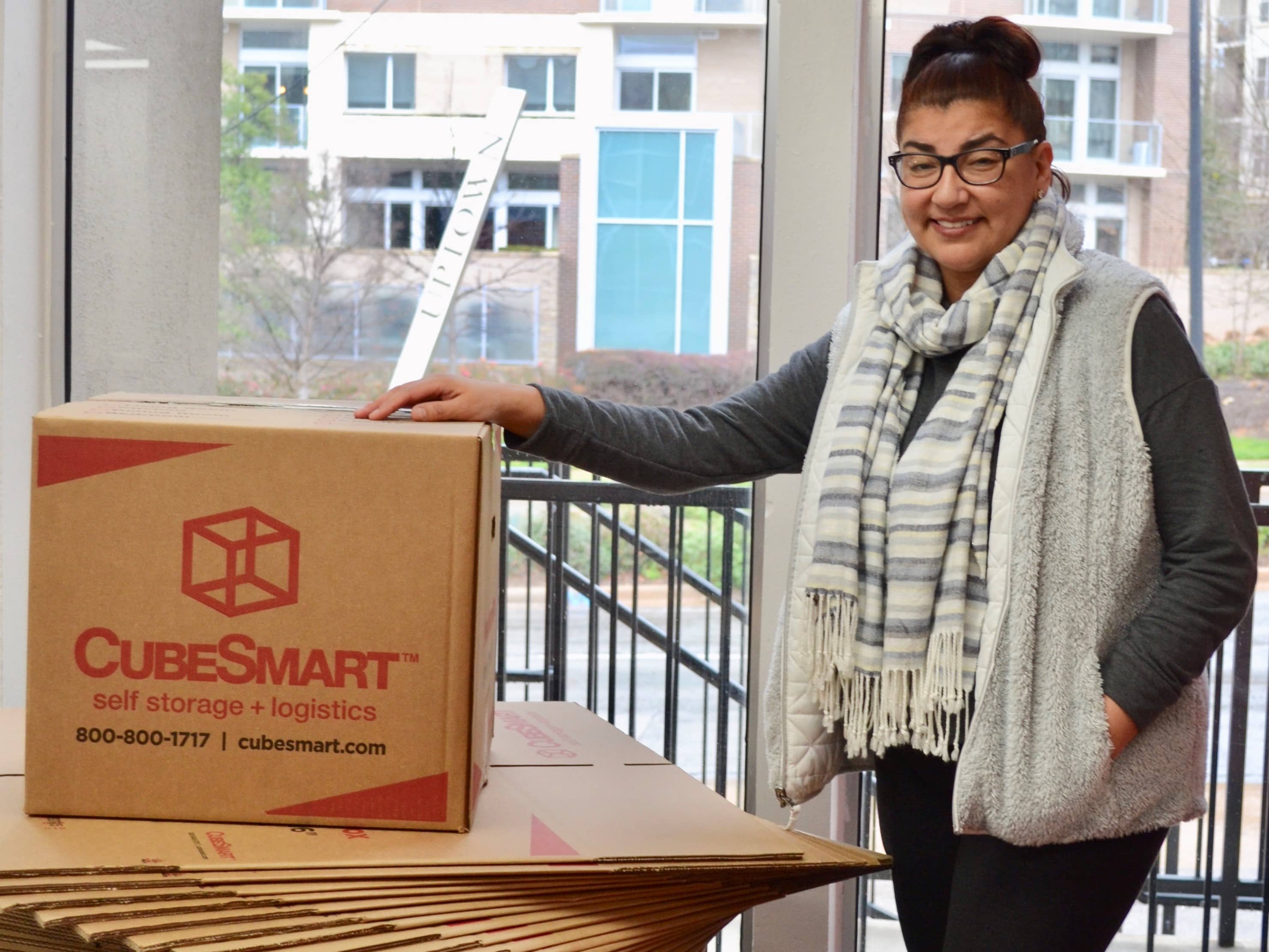 Customer Veronica Suder at CubeSmart with boxes