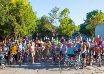 How to Meet New People & Make Friends in Houston