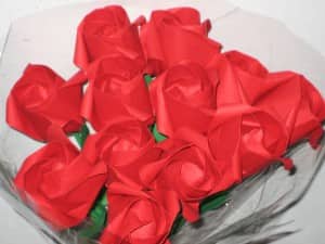 DIY-Valentine-origami-roses