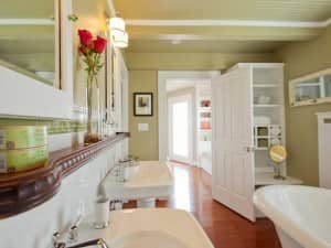 shelving-bathroom-storage
