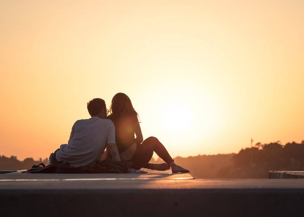 waukegan-couple-on-a-date-sunset