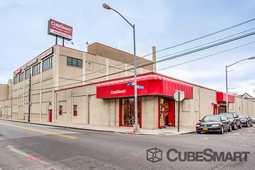 Self Storage Units From 78 At 138 54 94th Avenue In Jamaica Ny Exterior Of Cubesmart Self Storage Facility In Jamaica Ny