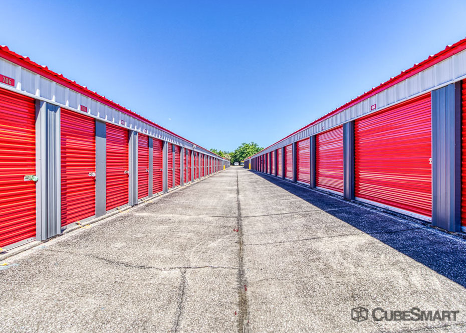 SelfStorage Units at 3651 Alafaya Trl in Oviedo, FL CubeSmart