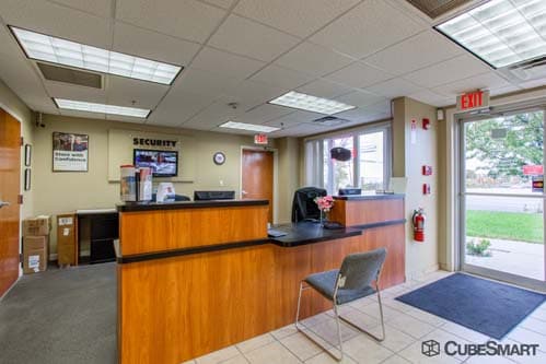 Self Storage Units From 58 At 55 Commercial Street In Medford Ma Cubesmart Self Storage Office In Medford Ma