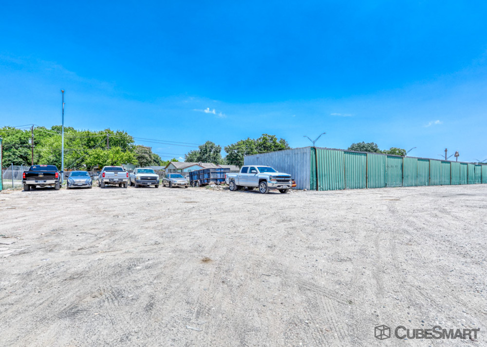 Self-Storage Units at 14311 W Bellfort Blvd in Sugar Land, TX @CubeSmart