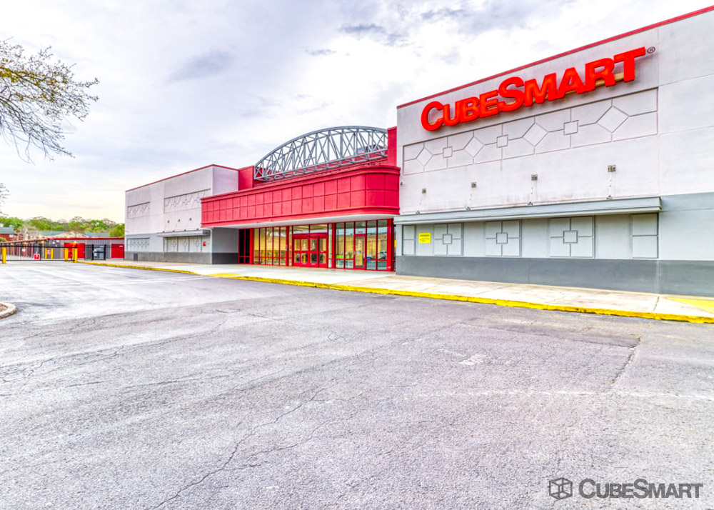 Storage Units at 8552 Baymeadows Rd, Jacksonville, FL CubeSmart