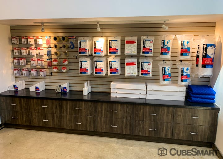 SelfStorage Units in Dallas (From 17) at 9713 Harry Hines Blvd CubeSmart