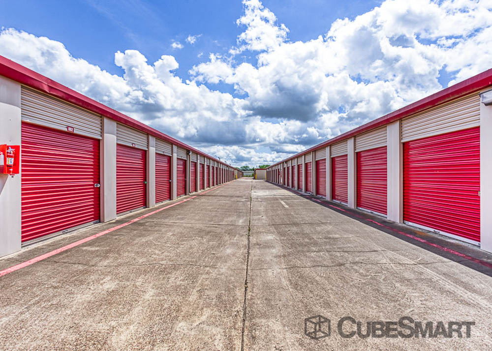 SelfStorage Units at 8206 Broadway St in Pearland, TX CubeSmart