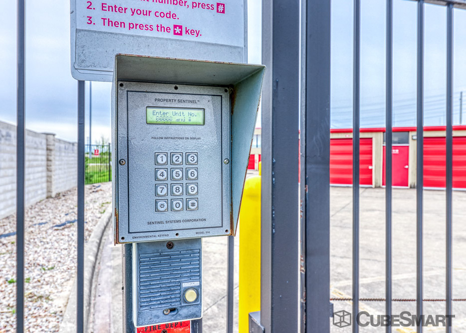 SelfStorage Units at 3045 Business Center Dr in Pearland, TX CubeSmart