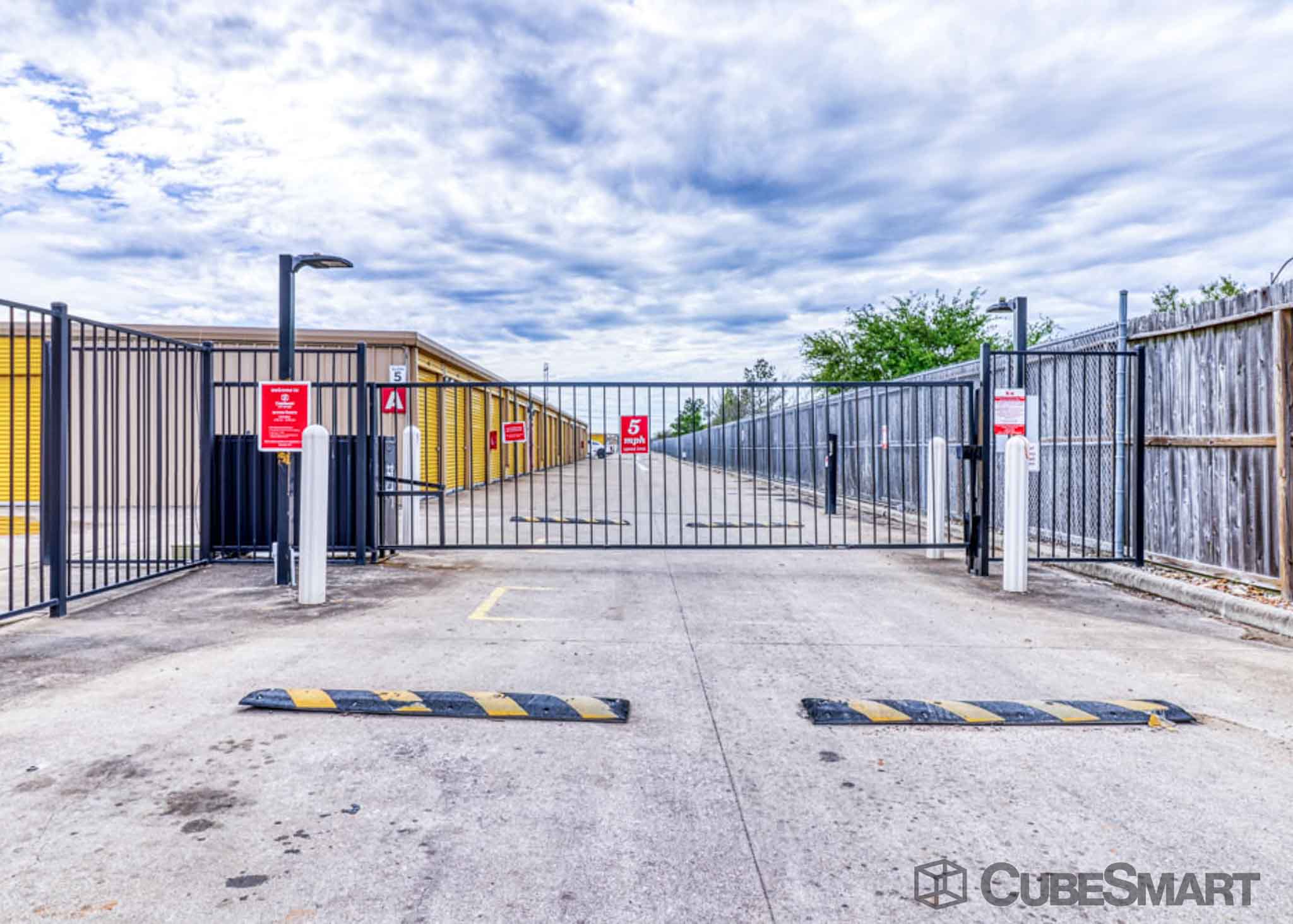 SelfStorage Units at 9720 Harlem Rd in Richmond, TX CubeSmart