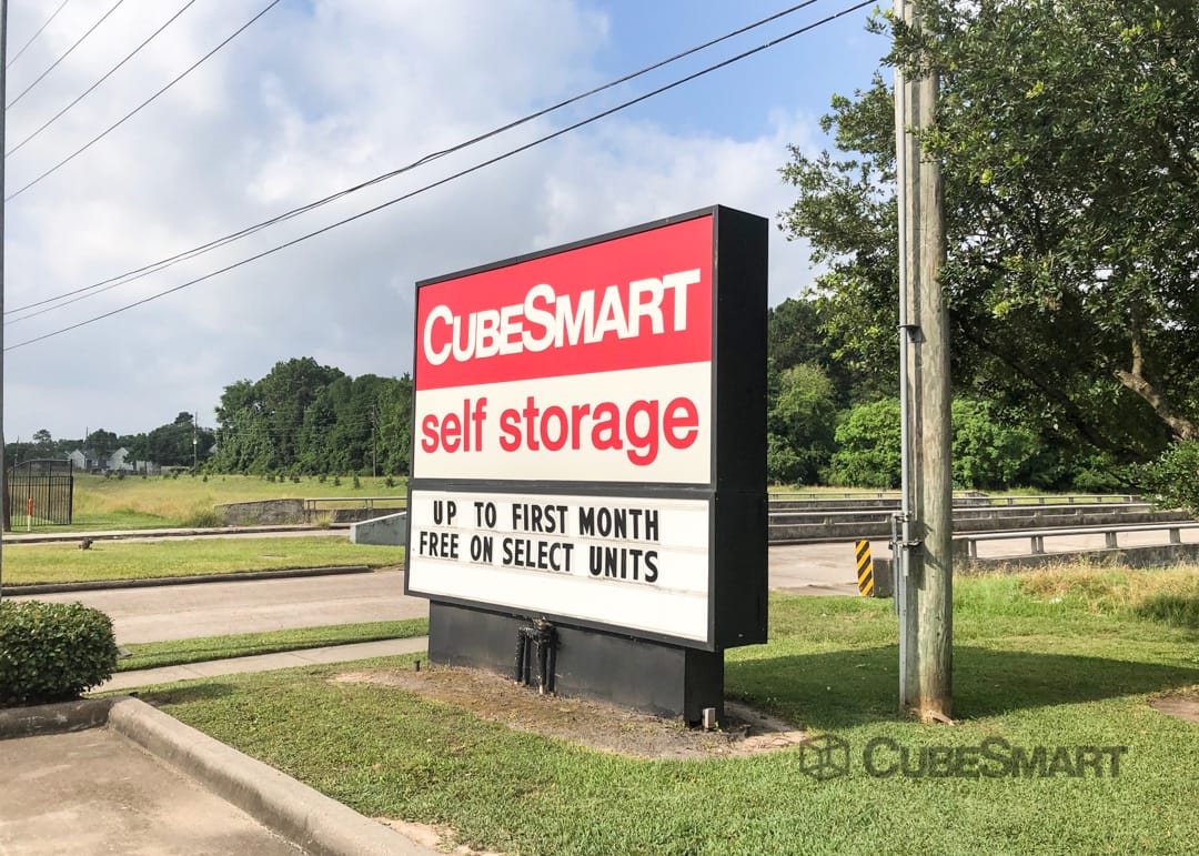 SelfStorage Units in Houston (From 25) at 350 W Rankin Rd CubeSmart